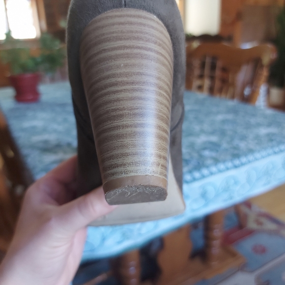 Old Navy suede boots size 9 - Picture 10 of 12